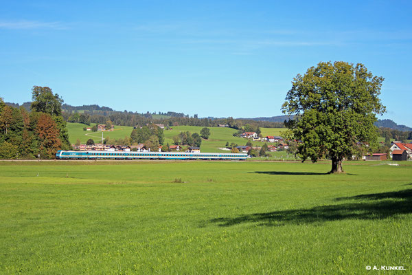 Der Allgäu-Express ALX 84137 nach Lindau am 04. Oktober 2018 kurz vor Immenstadt.