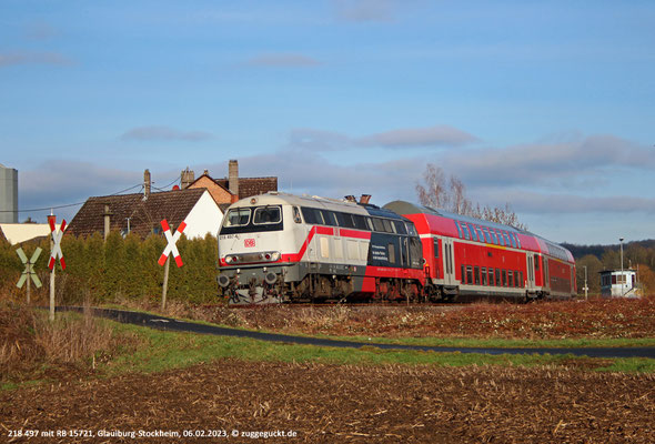 Als RB 15721 verlässt 218 497 am 06.02.2023 Glauburg-Stockheim in Richtung Frankfurt. Den Zielbahnhof wird sie jedoch nur mit 245 017 als Hilfslok erreichen, da es unterwegs Probleme mit dem Kraftstoff gibt.