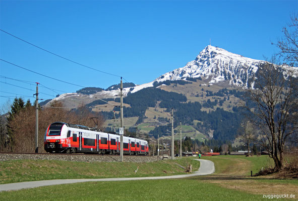 4746 009 am 11. April 2022 unterhalbd es Kitzbüheler Horns als Zug 1512 nach Wörgl.