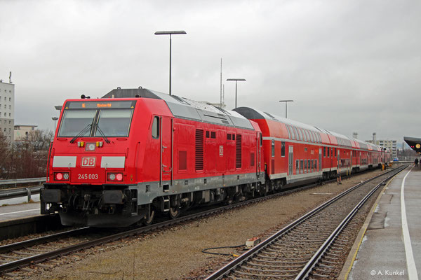 245 003 steht am 4. Januar 2020 in Kempten Hbf bereit für die Fahrt nach München.