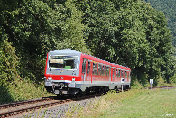 628 553 am 31. Juli 2018 als RE 4388 in Hasloch am Main. Eigentlich sollten hier die beiden mintrgünen 628 fahren...
