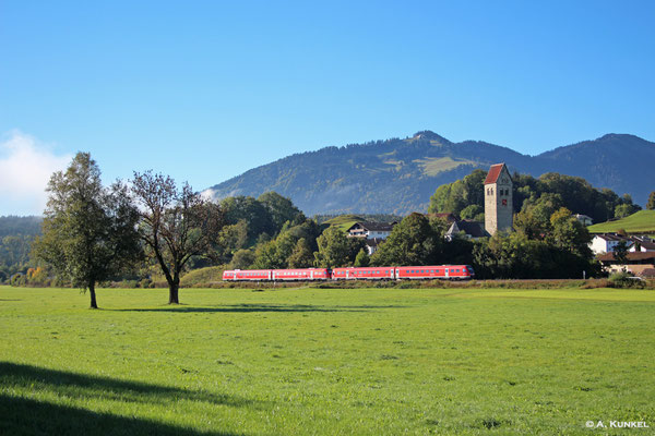 RE 3285 / 3385 aus Oberstdorf bzw. Lindau verlässt am 04. Oktober 2018 Immenstadt.