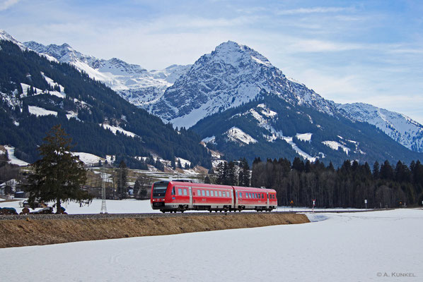 612 643/043 am 03. März 2019 als RE 3892 auf dem Weg nach Ulm, kurz vor Altstädten im Allgäu.