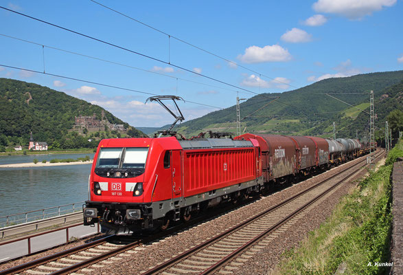 187 130, zum Zeitpunkt der Aufnahme noch kein Jahr alt, wird sicher noch oft entlang des Rheins rollen, wie am 20. Juni 2018 in Assmannshausen.