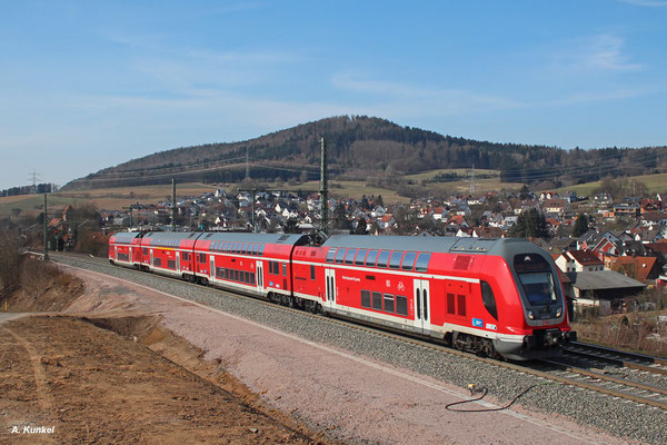 445 051 und 445 056 als RE nach Würzburg am 27. Februar 2018 in Laufach.