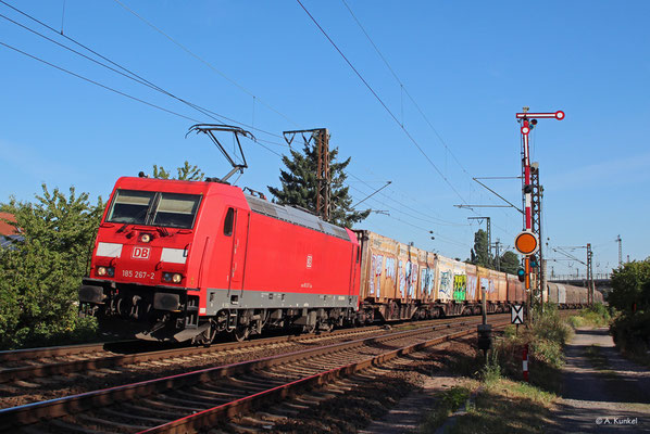 185 267 fährt am 23. Juli 2019 wegen einer Umleitung durch Hanau-Großauheim.