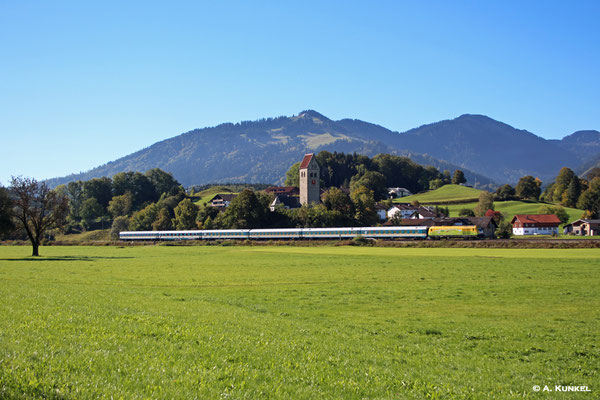 ER 20-013 hat ALX 84134 / 84154 aus Lindau bzw. Oberstdorf am Haken, als sie am 04. Oktober 2018 Immenstadt verlässt.