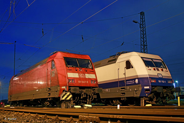 101 047 ("LED-Scheinwerfer") und 101 112 ("Rheingold") stehen am frühen Morgen des 20. Mai 2017 in Frankfurt abgestellt und warten auf die nächsten Einsätze.