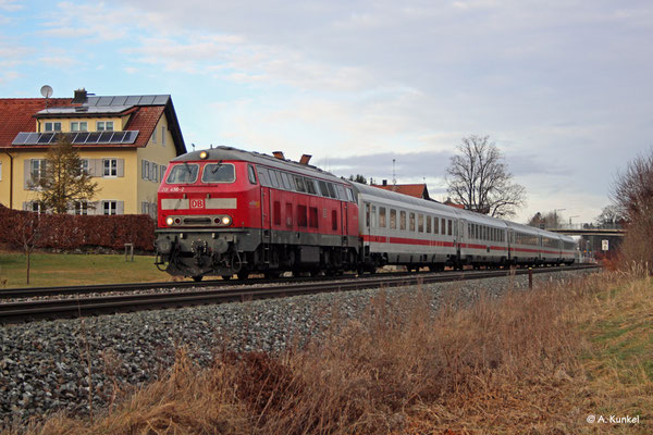 218 456 mit IC 2085 am 3. Januar 2020 in Martinszell.