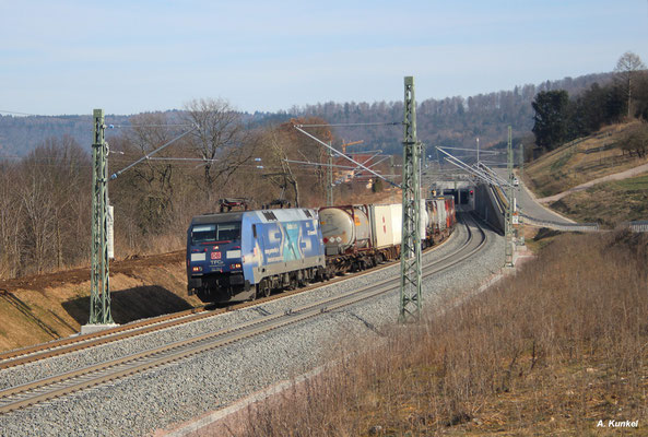 152 136 rollt am 27. Februar 2018 in Laufach gleich auf die alte Trasse der Spessartrampe.