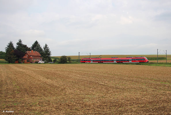 Ein ET 442 als RB 15084 ist am 26. August 2017 auf dem Weg von Hanau nach Gießen und wird gleich Ostheim bei Bruchköbel erreichen.