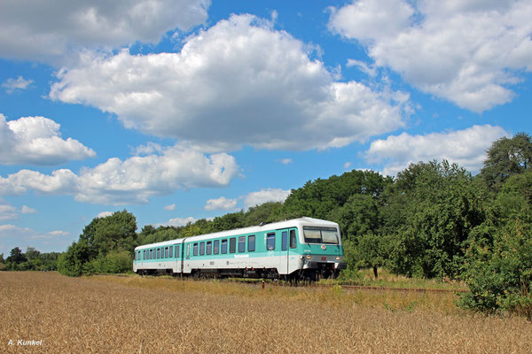 Die aus zwei Motowagen gebildete Einheit 628 526 / 628 436  der Westfrankenbahn hört auf den Namen "Anna". Am 27. Juni 2018 ist der Zug als RE 4389 bei Sulzbach am Main unterwegs.