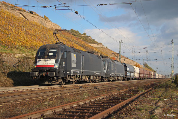 Rund 17000 PS hat der Lokführer der 182 525 und 182 514 am 02. November 2017 zur Verfügung, um seinen Niag-Kohlezug rheinabwärts zu bringen.