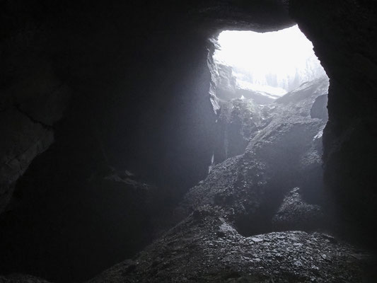Scaglia di Corno: l'ingresso avvolto nella nebbia