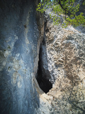 Quarta Grotta Presso il Monte Bronzone: ingresso