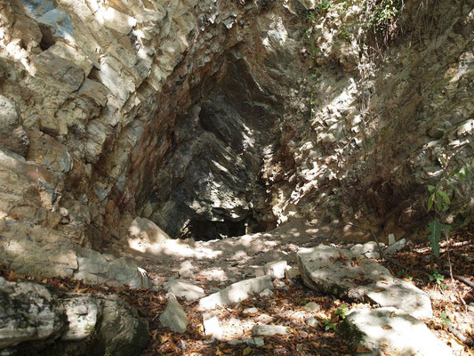 TI 79 Grotta del Pastore, ingresso