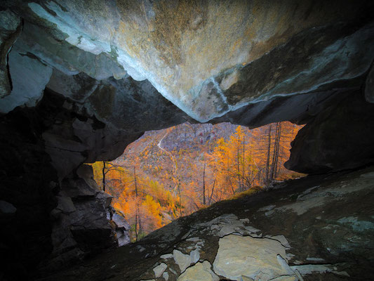 Sesta Grotta del Pizzo della Rossa: autunno