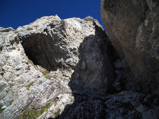 TI 365, Caverna del Pizzo Forca, ingresso
