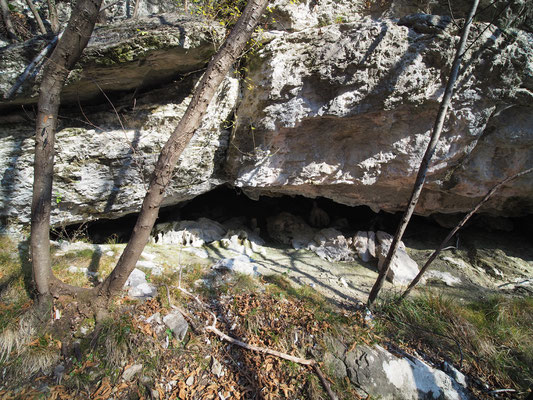 Quarta Grotta Presso la Valle San Michele: ingresso