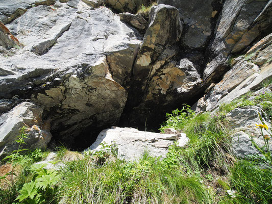 TI 299 Nona Grotta del Pizzo della Rossa, ingresso