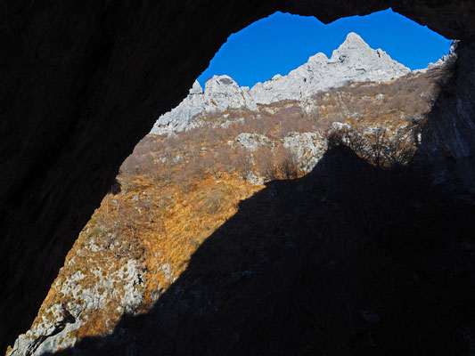 Grottone nell'Alta Val Meria