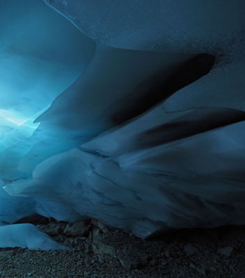 Ghiacciaio de la Curciusa: sala e forme erosive nel ghiaccio