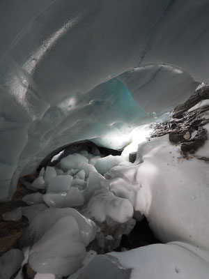 Surettagletscher: galleria discendente della cavità posta a quota 2760 m