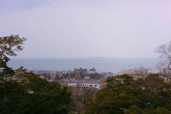 Blick von der Burg auf den Biwa-See.