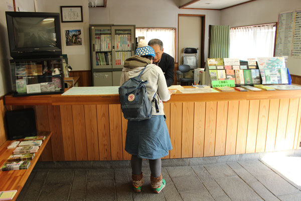 Informationsbüro an der Station Mitake. Praktisch sich vorab eine Gratiswanderkarte zu besorgen.