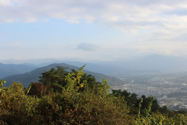 Blick vom Gipfel auf Chichibu