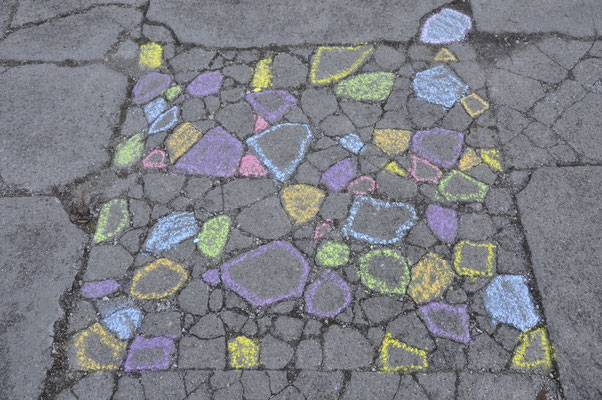 Minimal Streetart mit Straßenkreide