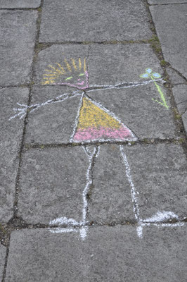 Minimal Streetart mit Straßenkreide