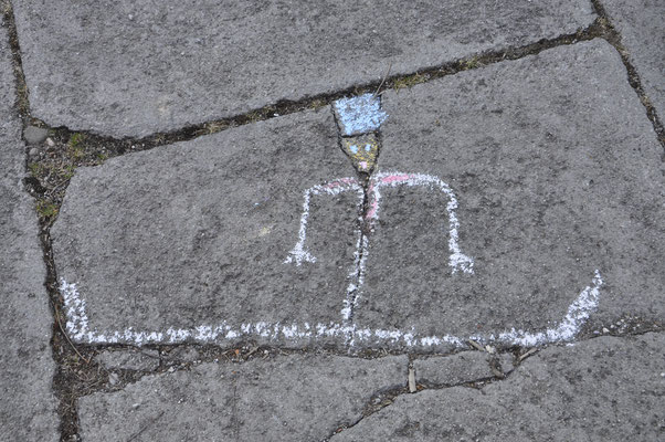 Minimal Streetart mit Straßenkreide