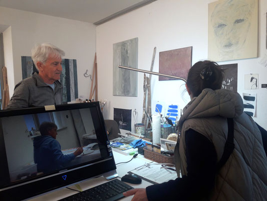 Unterstützt von Günter, der auch einen sehr gelungenen digitalen Rückblick auf 25 Jahre Malschule gestaltet hatte.