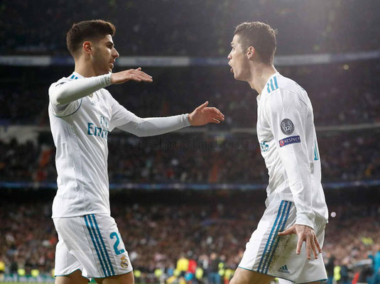 Marco Asensio y Cristiano Ronaldo celebran un gol