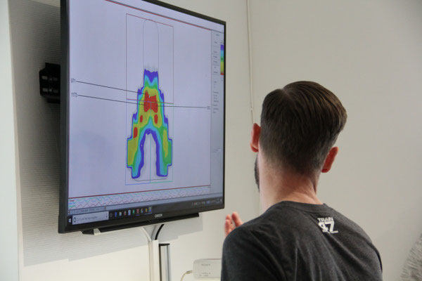 Mit einer speziellen Messtechnik mit über 60 Sensoren werden die Kontakt- und Druckstellen auf dem Sattel als digitales Bild sichtbar gemacht.