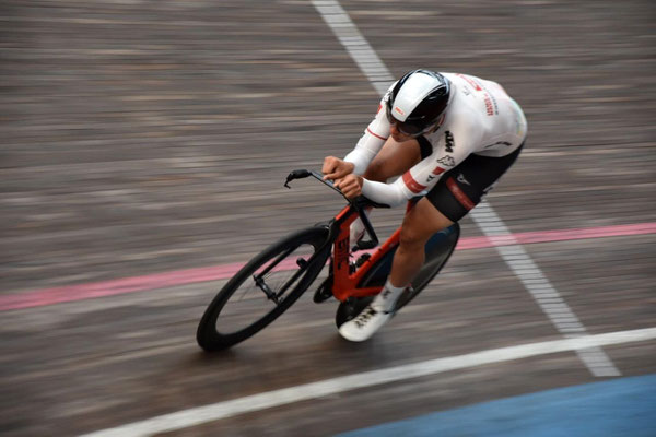 Ein gezieltes Bikefitting verbessert die Aerodynamik für Zeitfahrspezialisten im Radsport und für Triathleten