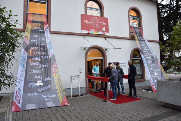 Beeindruckender Empfang für die Radsportfreunde im Alten Bahnhof Rödelheim bei iQ athletik