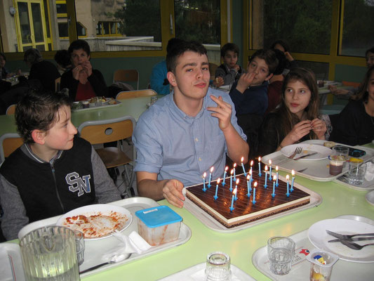 Joyeux anniversaire Gaston (comptez les bougies et vous saurez quel âge il a !)