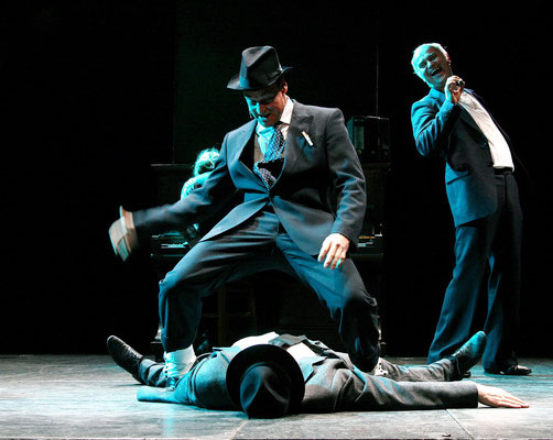 The swinging detective, 2012 Regie: Ralf Knapp /bkt Bremer Kriminaltheater (Bühne & Graphik)