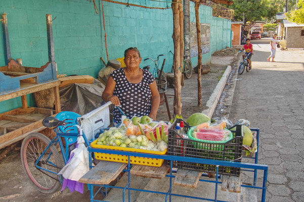 Obstverkäuferin, El Triunfo, El Salvador