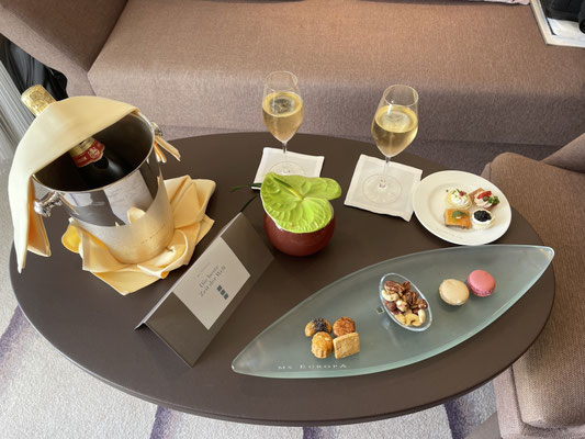 Die traditionelle "Begrüßung" bei HL-Cruises. Diesmal Piper Heidsieck, hmmm