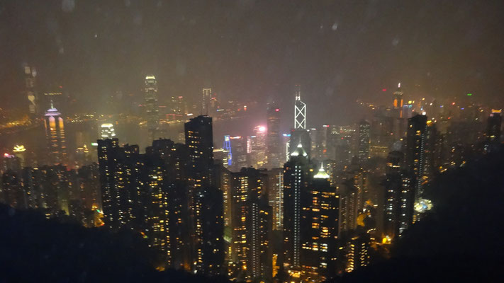Hong Kong bei Nacht. Blick Richtung Kowloon