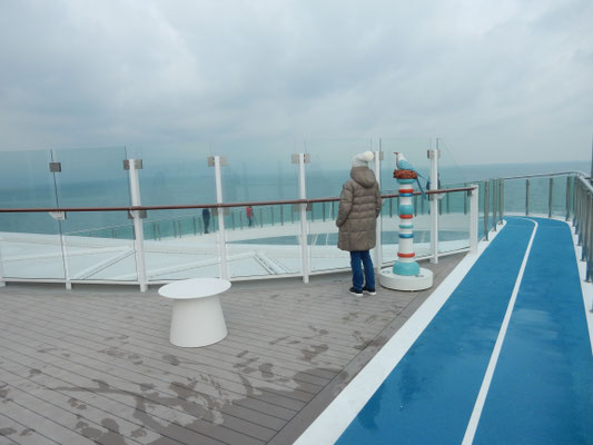 Joggingstrecke über 2 Decks, eine Runde = 438m inkl. Steigung von 6,7°