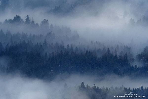 Nebel liegt über dem Inntal...