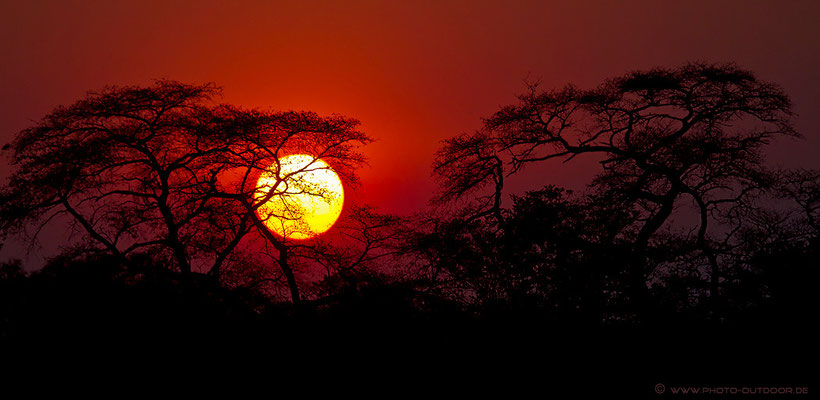 Sonnenuntergang am Kwando-River/Nordnamibia