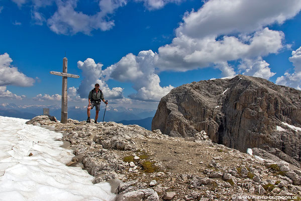 Gipfelkreuz am Kleinen Peitlerkofel.