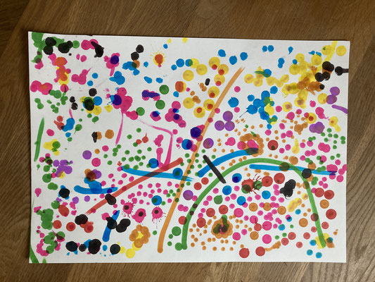 Dessin collectif aux marqueurs peinture par 2 enfants de 2 ans