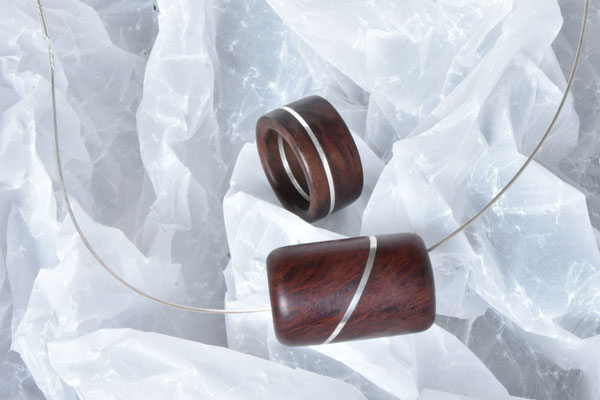 Vasticolaholz mit Silber kombinierter Ring 400.- Anhänger 650.-