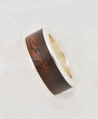 Balisanderholz mit Silber kombinierter Ring 570.-
